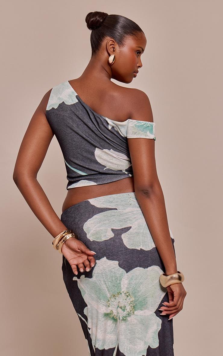 Pretty Little Thing Black Floral Print Onion Sleeveless Asymmetric Hem Top