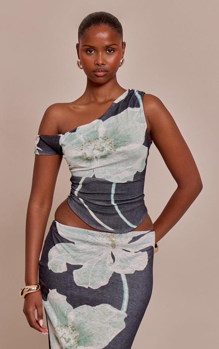 Pretty Little Thing Black Floral Print Onion Sleeveless Asymmetric Hem Top