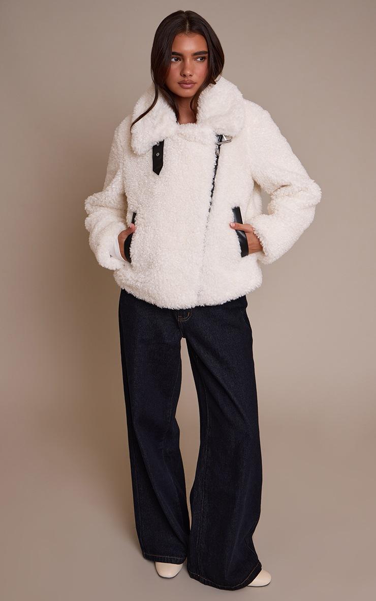 Pretty Little Thing Cream Contrast Detail Borg Aviator