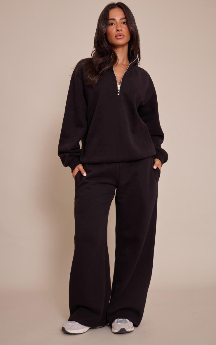Pretty Little Thing Petite Black Straight Leg Sweatpants