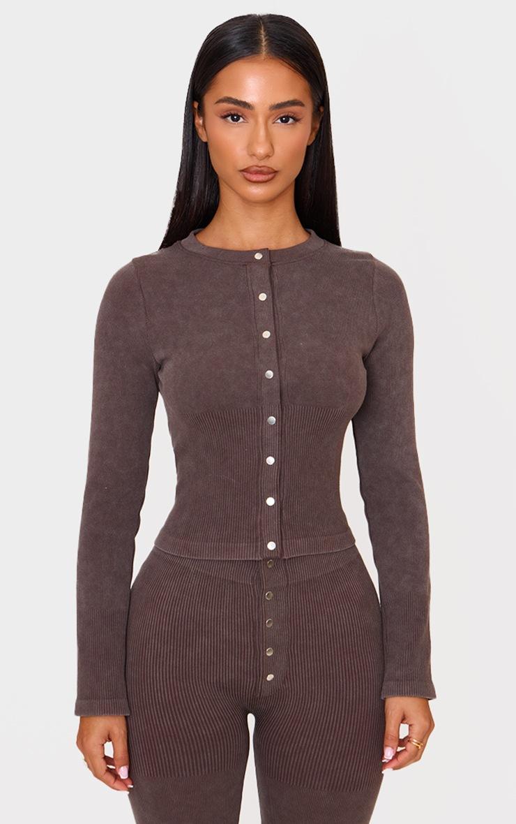 Pretty Little Thing Petite Chocolate Faded Snatched Rib Long Sleeve Button Up Long Top