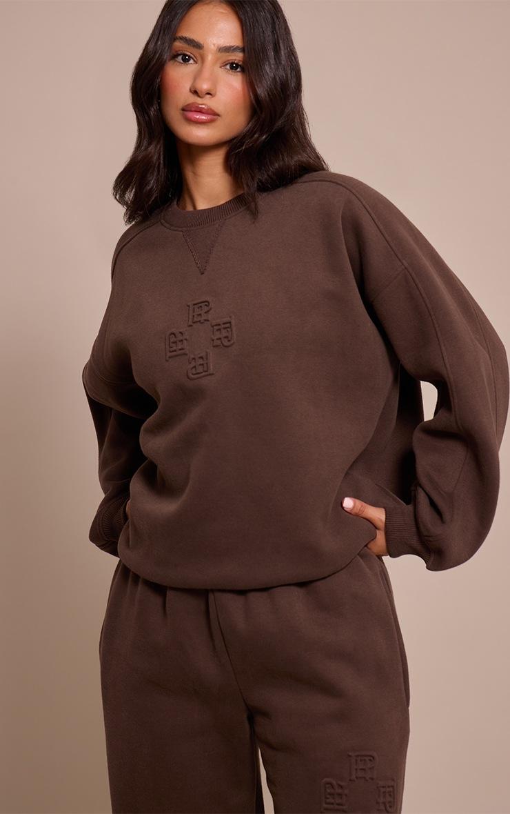 Pretty Little Thing Petite Chocolate PLT Embossed Crew Neck Sweatshirt