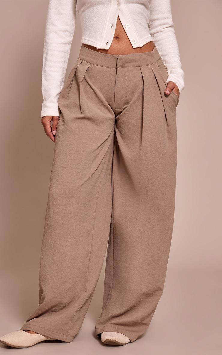 Pretty Little Thing Petite Mushroom Floaty Woven Double Pleat Wide Leg Pants