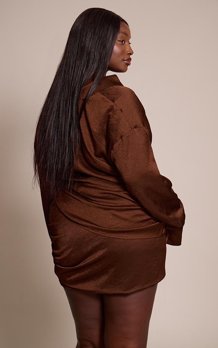 Pretty Little Thing Plus Brown Textured Satin Plunge Shirt