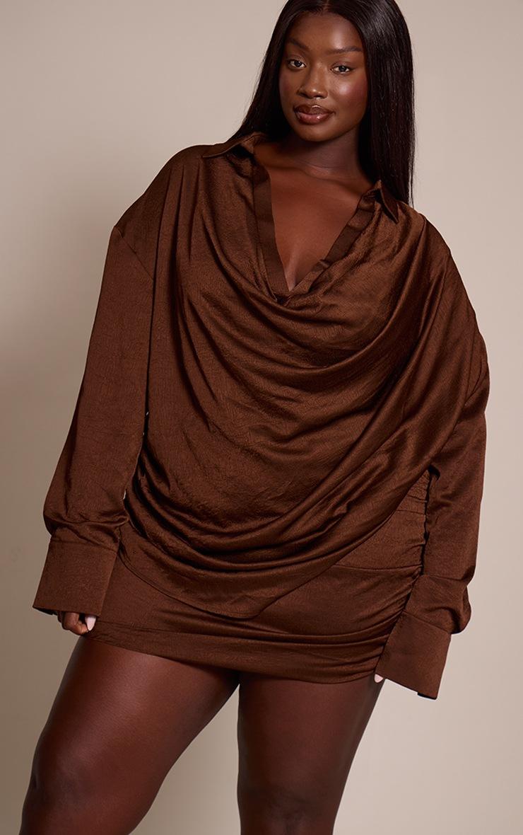 Pretty Little Thing Plus Brown Textured Satin Plunge Shirt