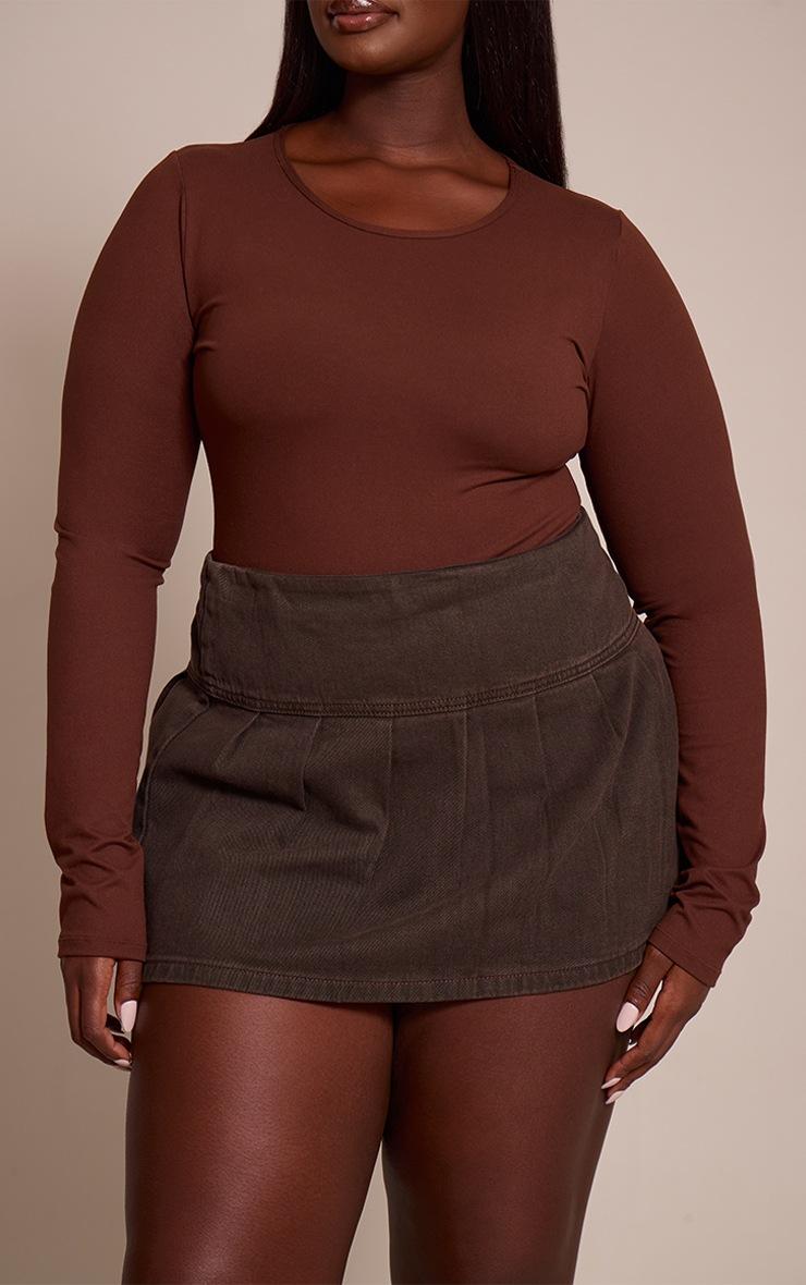 Pretty Little Thing Plus Dark Chocolate Floaty Pleated Denim Mini Skirt
