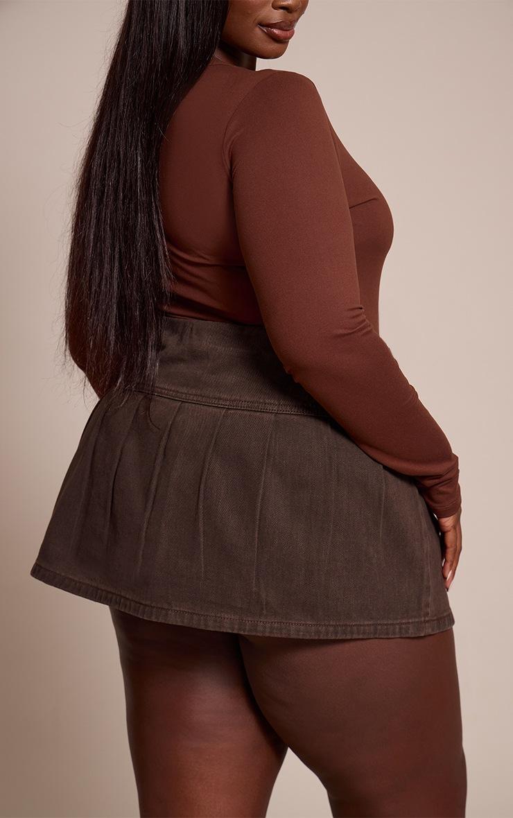 Pretty Little Thing Plus Dark Chocolate Floaty Pleated Denim Mini Skirt