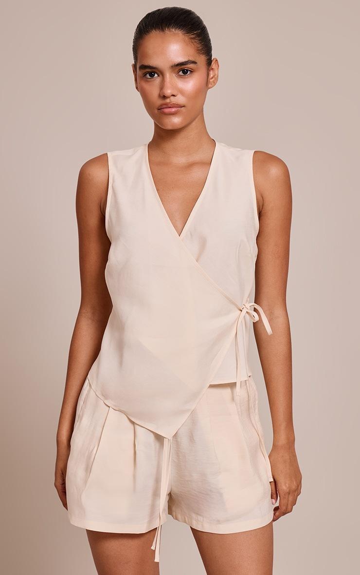 Pretty Little Thing Cream Woven Pleated Shorts