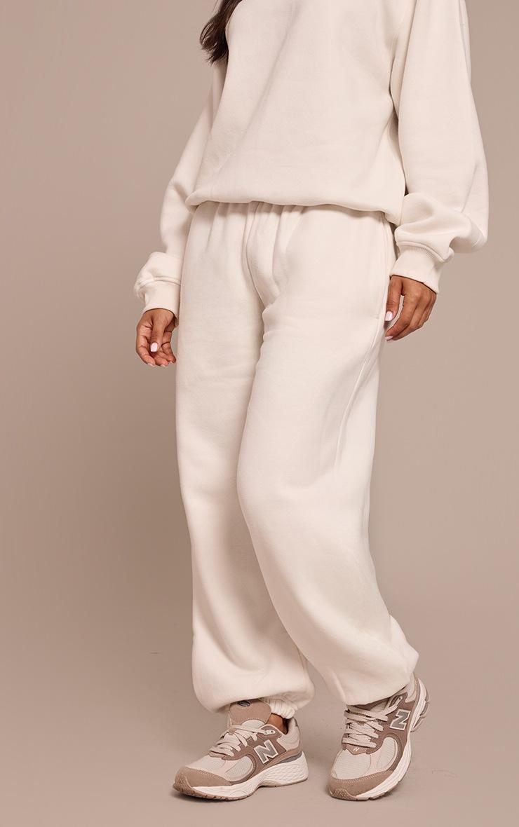 Pretty Little Thing Petite Cream Cuffed Sweatpant