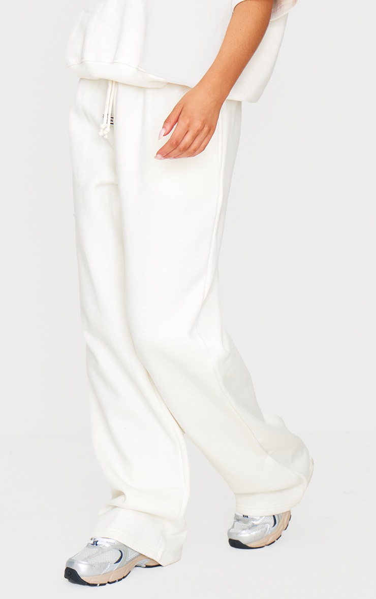 Pretty Little Thing PRETTYLITTLETHING Cream Badge Detail Mid Rise Wide Leg Sweatpants