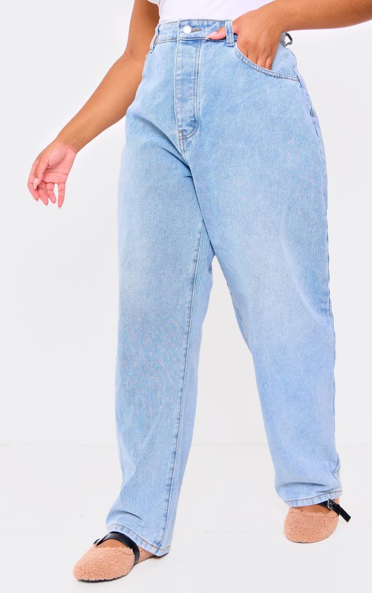 Pretty Little Thing PRETTYLITTLETHING Plus Light Blue Wash Boyfriend Jeans