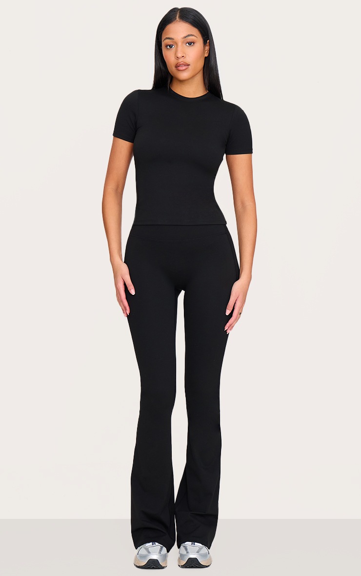 Pretty Little Thing Tall Black Sculpt Longline Short Sleeved Gym Top