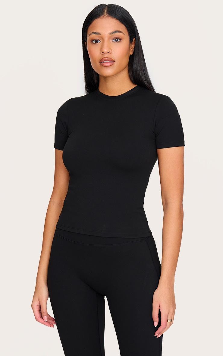 Pretty Little Thing Tall Black Sculpt Longline Short Sleeved Gym Top