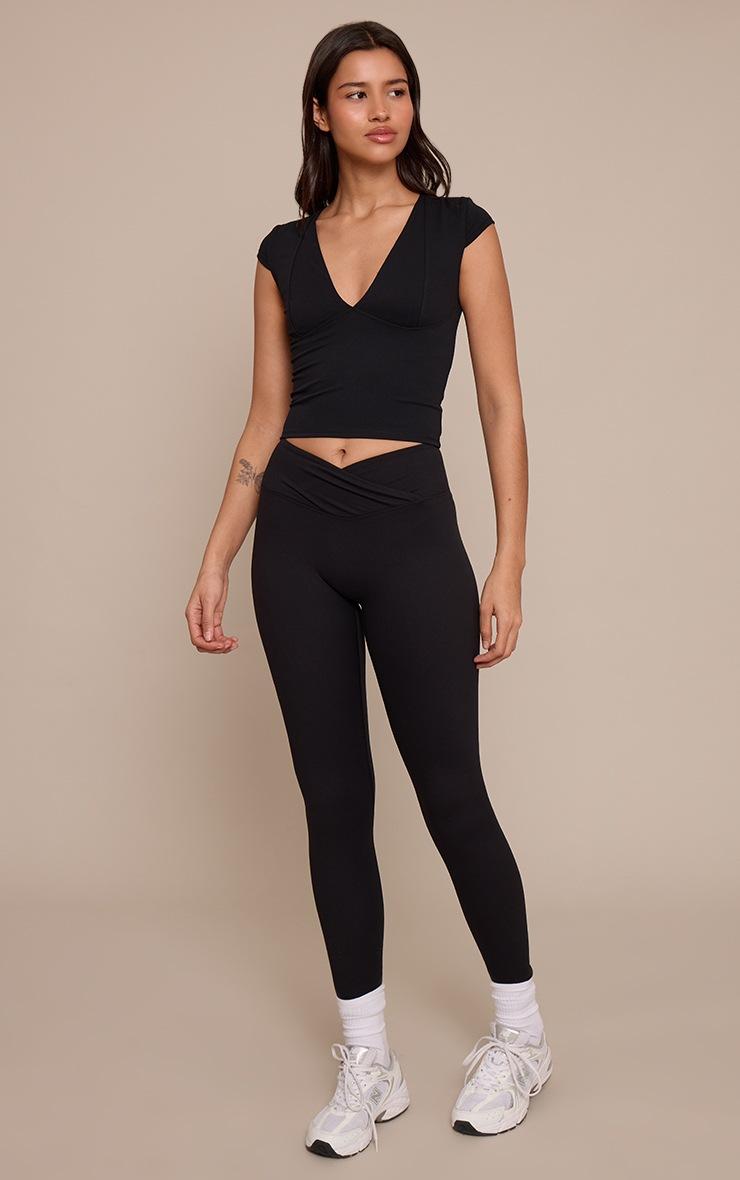 Pretty Little Thing Tall Black Snatched Sculpt V Neck Crop Top