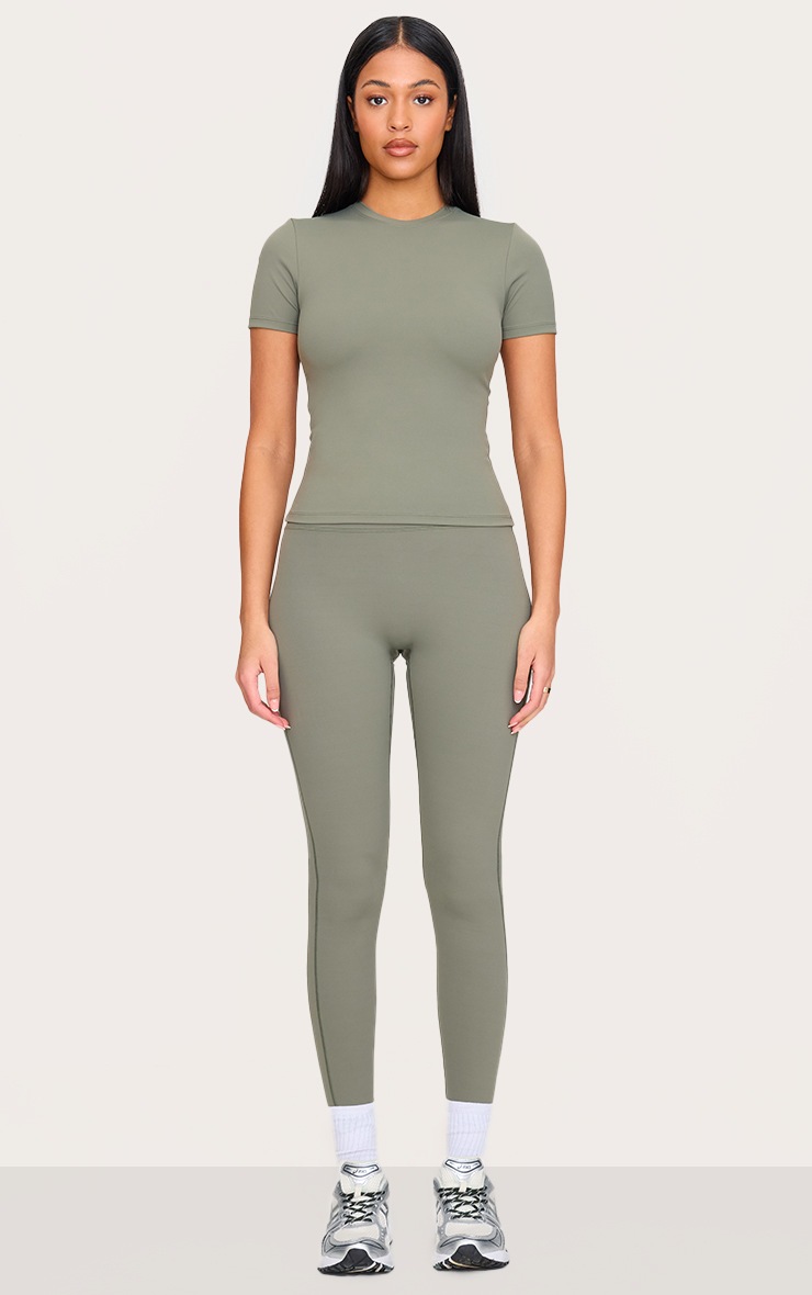 Pretty Little Thing Tall Olive Sculpt Longline Short Sleeved Gym Top